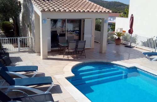 L'Escala Villa | PRIVATE Villa with Garden/Pool/Wi-Fi/AIRCON - Villa Muntanya