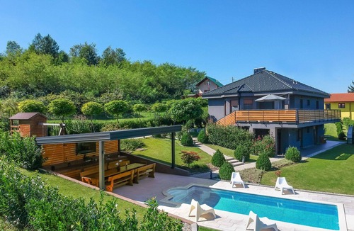 Bosiljevo House | Private Villa with private pool, WIFI, hot tub, A/C, TV, terrace, pets allowed, panoramic view
