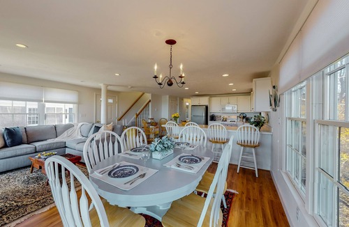 Barnstable House | Private water access & stunning views