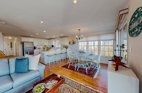 Barnstable House | Private water access & stunning views