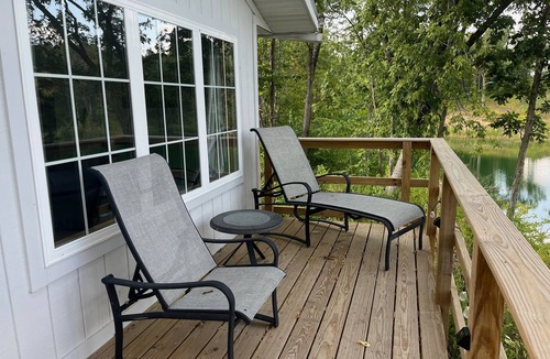 Columbia Cabin | Private Water Side Cabins