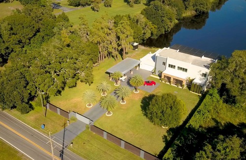 Citrus Park Villa | Private waterfront Villa Azure w