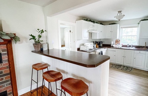 Ruthven Cottage | Private Waterfront Belle Point Shores Cottages