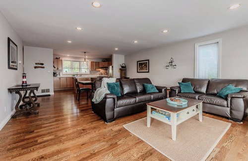 Lion's Head Cottage | Private Waterfront Escape