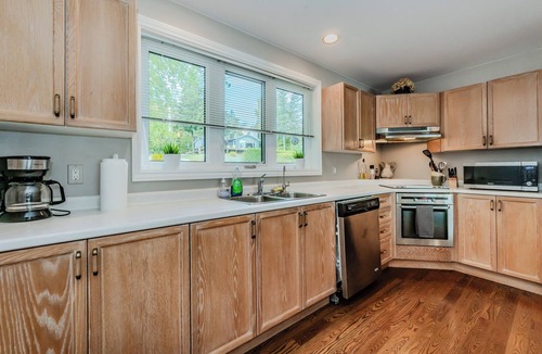 Lion's Head Cottage | Private Waterfront Escape