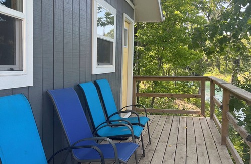 Columbia Cabin | Private Waterfront Cabins