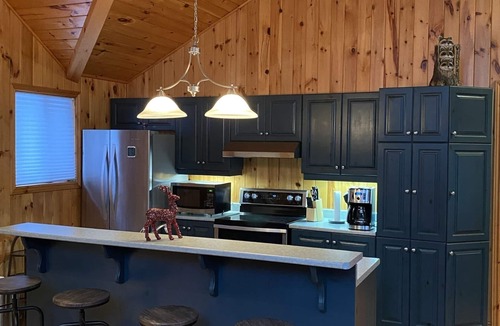 Windermere Cottage | Private Waterfront Cottage/3-Bedroom/Hot Tub