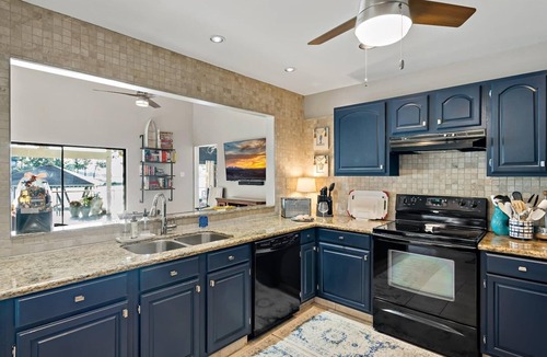 Enchanted Oaks House | Private Waterfront Cove | Game Room | Dock | Pet Friendly | Fire Pit | Kayaks | Couples | Family Time