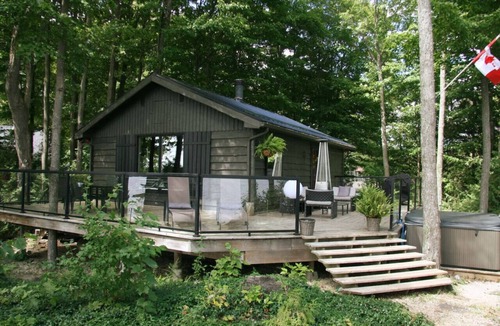 Grey Highlands Cottage | Private Waterfront, Dock — Lake Eugenia Escape