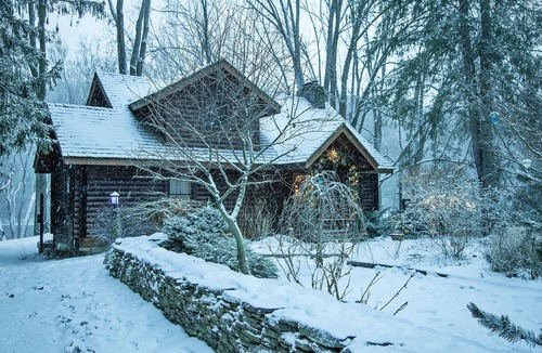 Narrowsburg House | Private Waterfront Log Home on the Delaware River - Upstate Catskills