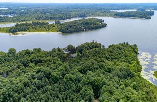Lyndhurst House | Private waterfront nature escape