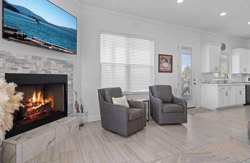 Kreole Cottage | Private Waterfront Retreat 3BD/4BA Hot Tub 2 Boat Docks & Relaxing Coastal Views