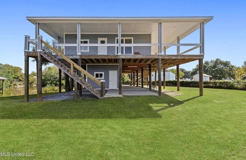 Kreole Cottage | Private Waterfront Retreat 3BD/4BA Hot Tub 2 Boat Docks & Relaxing Coastal Views