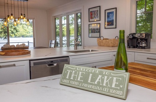 Moravia House | Private Waterfront-Sleeps 12