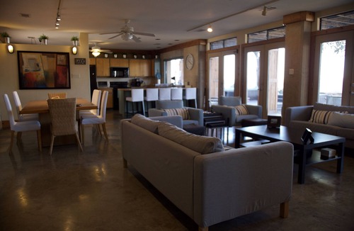Buchanan Dam House | Private Waterfront Home with Pickleball Court