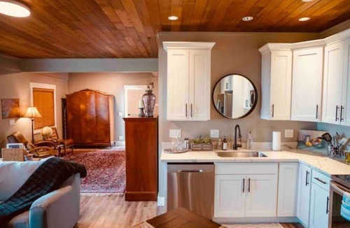 Union House | Private Waterfront View Studio