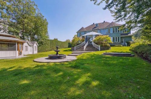 Laval Villa | Private Waterfront Villa 9 BR Peaceful