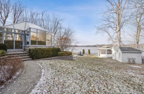 Laval Villa | Private Waterfront Villa 9 BR Peaceful