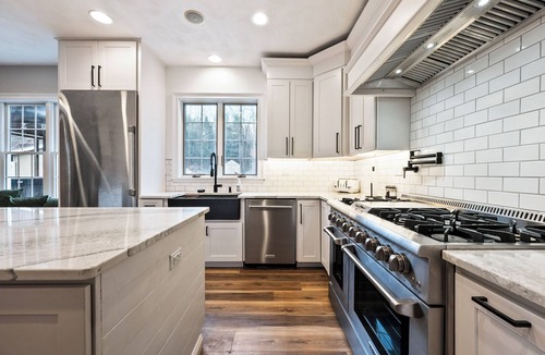 Bartlett House | Private White Mountain Estate - Hot Tub - Chef Kitchen - Game Room - Sleeps 12