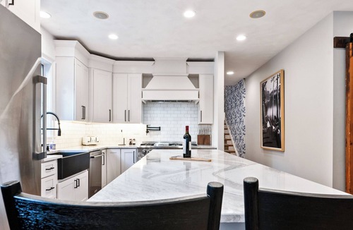 Bartlett House | Private White Mountain Estate - Hot Tub - Chef Kitchen - Game Room - Sleeps 12
