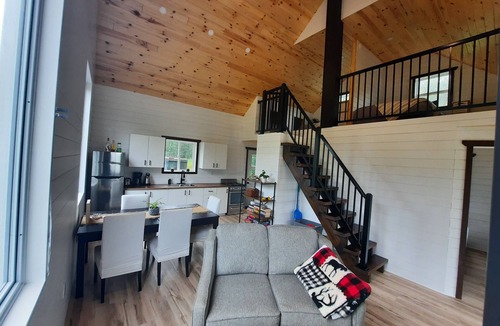 Arnstein Cottage | Private Winter Lakefront Cottage - Relax & Unwind