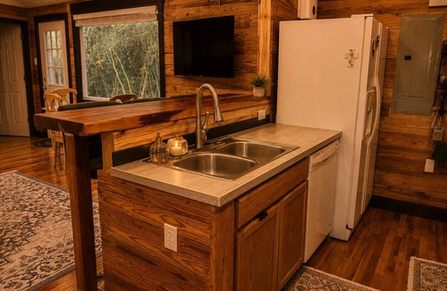 Navasota Cabin | Private Wooded Cabin w/Hot Tub, Fire Pit. 5 minutes from Texas A&M