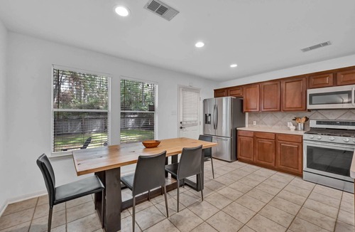 College Park House | Private Wooded Retreat | Firepit & Game Room | ~40 Min to NRG Stadium World Cup