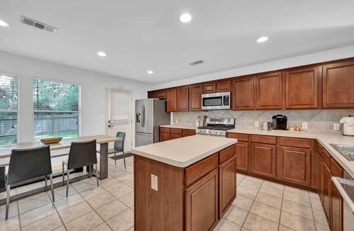 College Park House | Private Wooded Retreat | Firepit & Game Room | ~40 Min to NRG Stadium World Cup
