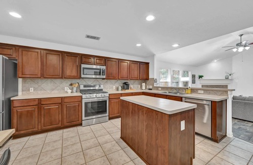 College Park House | Private Wooded Retreat | Firepit & Game Room | ~40 Min to NRG Stadium World Cup