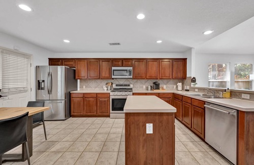 College Park House | Private Wooded Retreat | Firepit & Game Room | ~40 Min to NRG Stadium World Cup