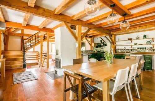 Town of Conesville House | Private Woodland Retreat with Cedar Hot Tub & Mt View