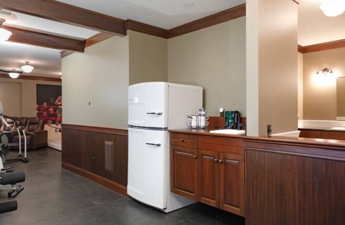 Brownstown Condo | Private Workout Gym and Studio Apartment Historic