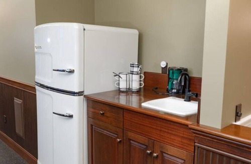 Brownstown Condo | Private Workout Gym and Studio Apartment Historic