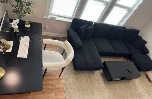 Irving Park East Apartment | Private Workspace Sleeps4 Modern Stylish Stay