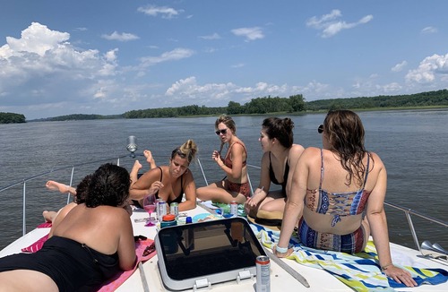 Catskill Boat Rental | Private Yacht on Catskill Creek