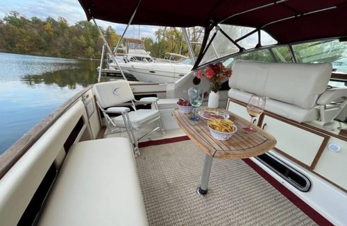Catskill Boat Rental | Private Yacht on Catskill Creek