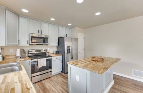 Colorado Springs House | Private Yard BBQ Patio Sleeps 8 4BR
