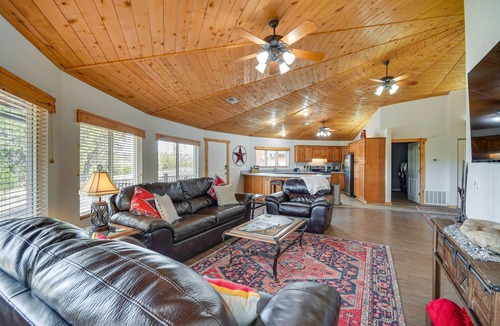 Palisades House | Private Yard & Fishing Dock: ‘Canyon Rim Retreat’