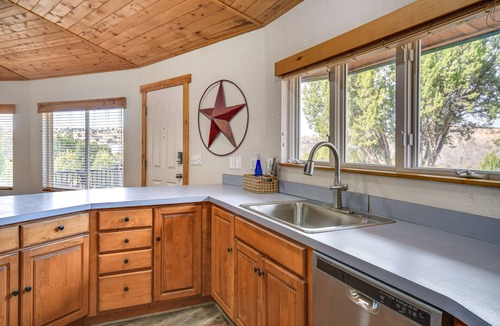 Palisades House | Private Yard & Fishing Dock: ‘Canyon Rim Retreat’