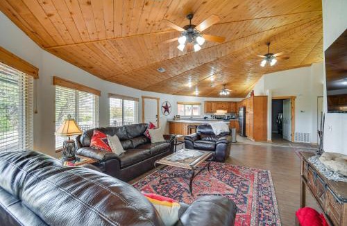 Palisades House | Private Yard & Fishing Dock: ‘Canyon Rim Retreat’