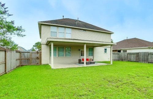 Richmond House | Private Yard & Furnished Patio! Rosenberg Retreat