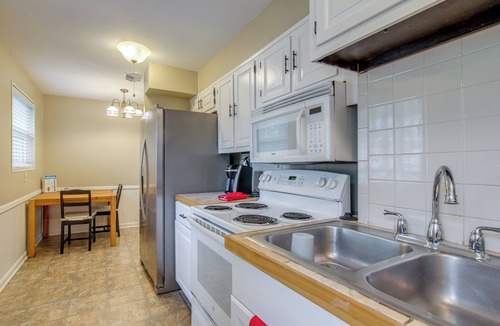 Ellendale House | Private Yard! Pet-Friendly Memphis Adventure Hub
