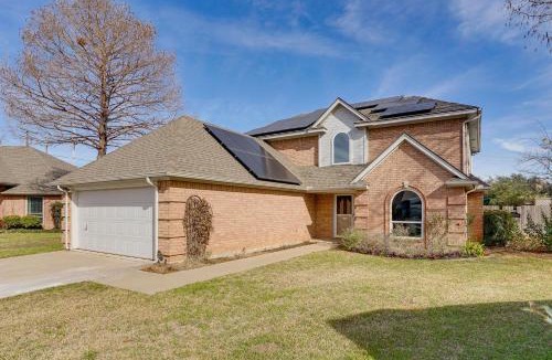 Fort Worth House | Private Yard & Pool: 3,200-Sq-Ft Gem in Fort Worth