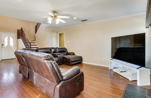 Fort Worth House | Private Yard & Pool: 3,200-Sq-Ft Gem in Fort Worth