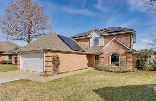 Fort Worth House | Private Yard & Pool: 3,200-Sq-Ft Gem in Fort Worth