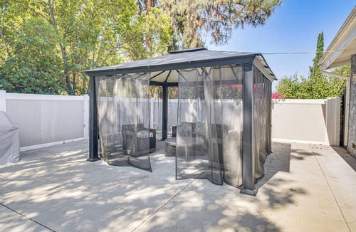 Canoga Park House | Private Yard w/Pool: Bright Escape in Canoga Park