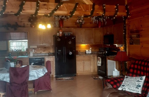 Westpoint Cabin | Privately Located Creekside Honeymoon Couples fully equipped Cabin w jacuzzi