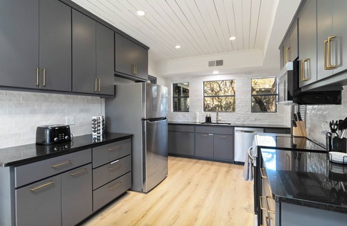 Wetmore House | PrivateParadise Heated Pool +HotTub +Sauna +Arcade
