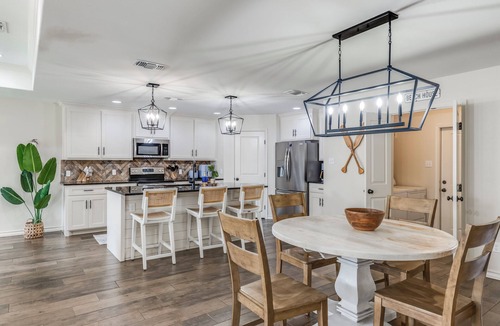 Northwest Corpus Christi House | PrivatePool+Near Airport+Spacious 3 BDR+Extd Stay