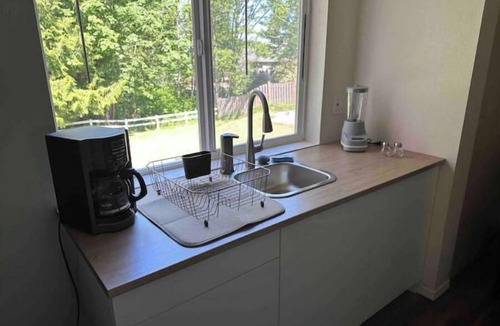 Marysville House | PrivateStudioSeparateBathromEntranceParkingLaundry